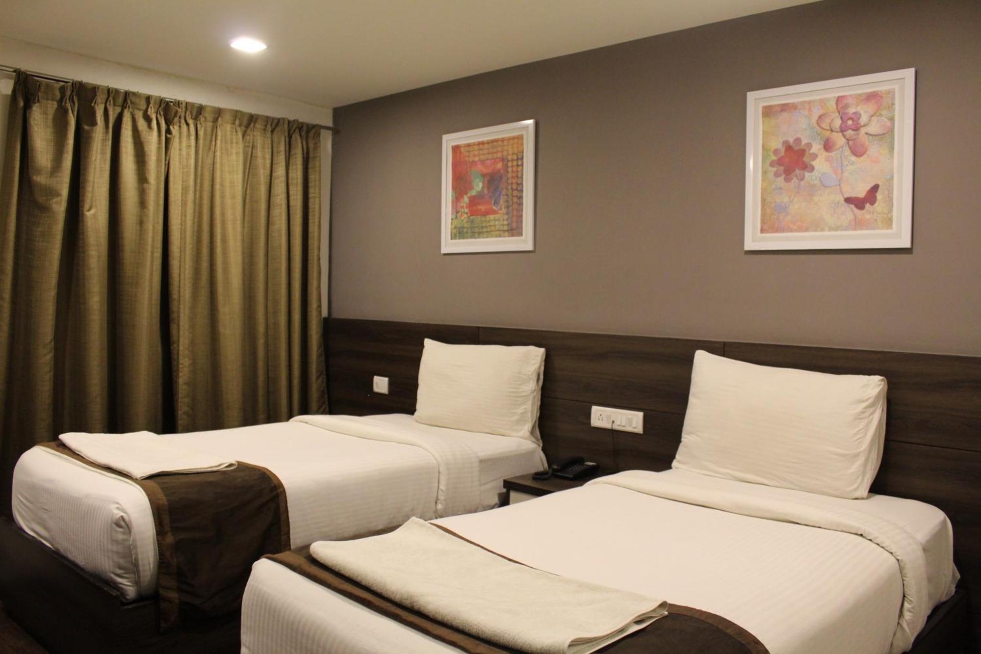 Hotel Royal Inn - Electronic City Bangalore Extérieur photo